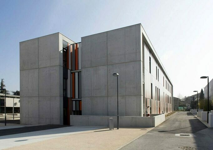 Nuovo Edificio Alla Albert Einstein High School / NBJ